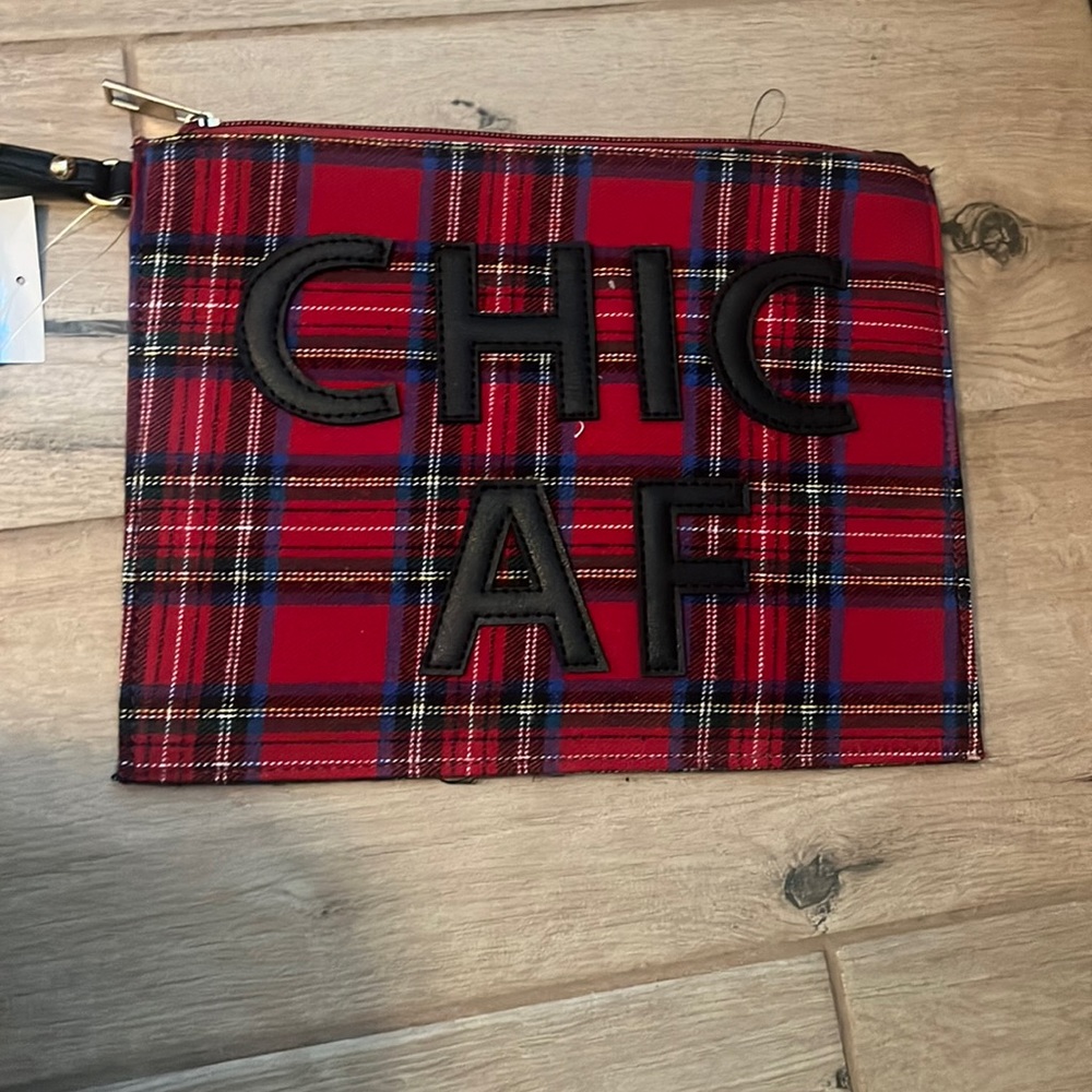 Plaid red bag chic